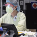 美国洛杉矶县新冠肺炎确诊病例超105万例 疫苗供应不足