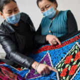 巧手绣出幸福生活