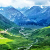 沿着高速看中国｜找你找到天山深处，祖孙三代守望168座丰碑