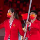 视频丨“中国红”来了！奥运会中国体育代表团入场