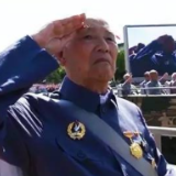 燃残躯抒写忠诚——老红军余新元数十年讲党史