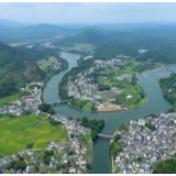 【走进乡村看小康】安徽休宁：秋染双龙景如画 青山碧水迎客来