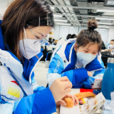 【冬奥有我·我的冬奥故事】当外语服务遇到传统手艺——志愿者“手艺人”的中国年