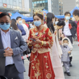 视频｜深圳新娘婚礼前测核酸获优先安排，20分钟搞定！