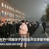 寒风中这一幕让人感慨：这才是青春的样子！