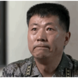 英雄团长祁发宝，说到这里时流泪了……