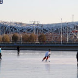 冬奥快评丨热血冬奥点燃中国冰雪经济