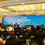 冬奥“丽·颖”丨全球首个“高铁+5G+4K”组合，“瑞雪迎春”奥运版智能复兴号动车实力抢镜