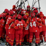 飒!中国女冰赢了!