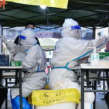 【央视快评】坚持就是胜利