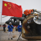 全球连线 | 海外祝贺中国“太空出差三人组”回家：瑞思拜！