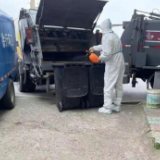 一线 | 清理隔离垃圾的环卫“大白”:脱下防护服,浑身是馊味