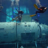 训练强度爆表！航天员汤洪波水下训练完筷子都拿不住