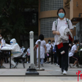 北京高考考生：做完核酸检测再离场