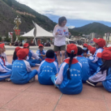 特写:比高原阳光更灿烂的,是孩子们的笑脸