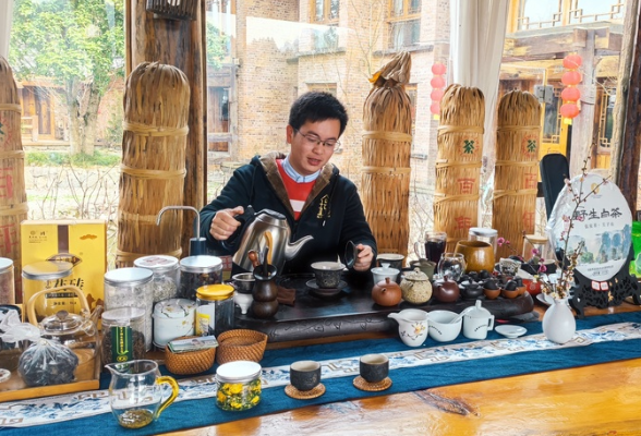 新春走基层·小镇青年丨民宿管家谷雨：从夏威夷到张家界 太平洋的尽头是故乡