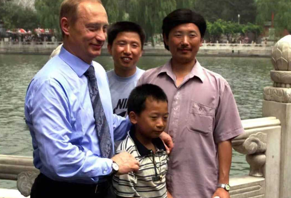 俄媒25年温情寻人 湖南小伙今秋有望重逢普京