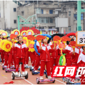 慈利县零阳镇一完小：校运会隆重开幕 “花式”入场超“燃”