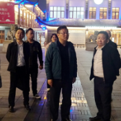屈辉带队调研夜间经济发展工作