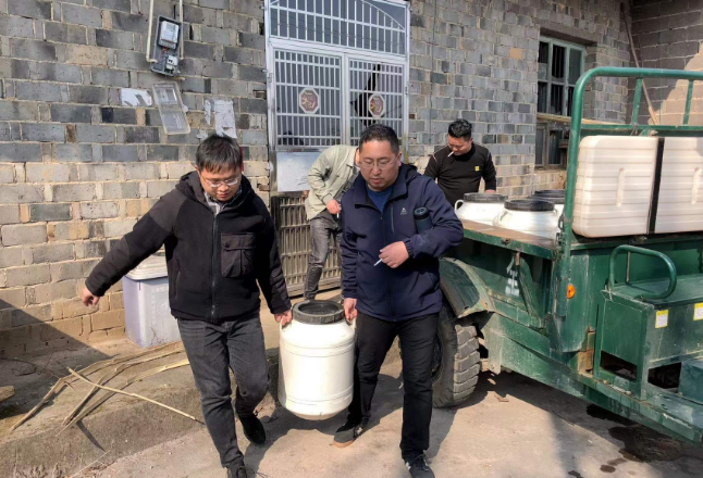 我为群众办实事｜水润民心甜！永定区三家馆乡为严重缺水农户送水