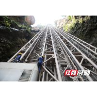 张家界武陵源：高温坚守保障旅游安全