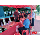 张家界中级人民法院：党员进社区，为民解难题