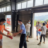 张家界市有序分配受赠物资保障困难群众生活