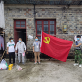 张家界：包保单位送爱心 社区防疫更有力