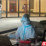 专录信息的九五后美女志愿者 ——张家界崇实南校共产党员胡佳慧老师速写