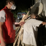 湖南张家界:7旬老人看病滞留医院 爱心车辆连夜护送回家