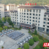 为平安保驾护航 武陵源公安分局开展“迎国庆、保平安”升旗暨执法执勤车辆发放仪式