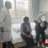 八旬老人曾瘫痪在床 武陵源区乡村医生用这种疗法让她行走如常