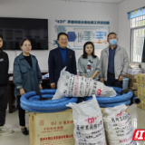 齐心协力战旱情 捐赠物资暖人心——张家界市供销合作社联合社为合作桥乡赠送抗旱物资