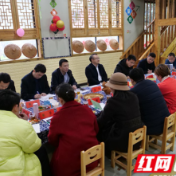 桑植：梁高武到县民族幼儿园调研 慰问新阶联代表