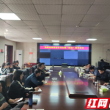 慈利县龙潭河镇传达学习全国两会精神