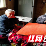 慈利县：网格员上门“帮代办” 贴心服务解民忧