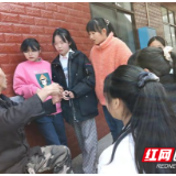 慈利县通津铺镇中学:“雷锋”在行动 助老显德行
