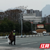 老人迷路上高速  “路灯”点亮回家路