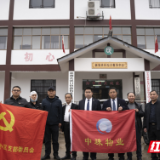 永定区大庸桥街道办事处月亮湾二期小区为溪口新街社区受灾居民进行爱心捐助
