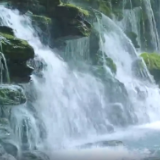 湖南桑植：泉水流瀑 山峦群峰 美在其中