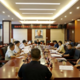 武陵源区人民政府第八届第17次常务会议召开