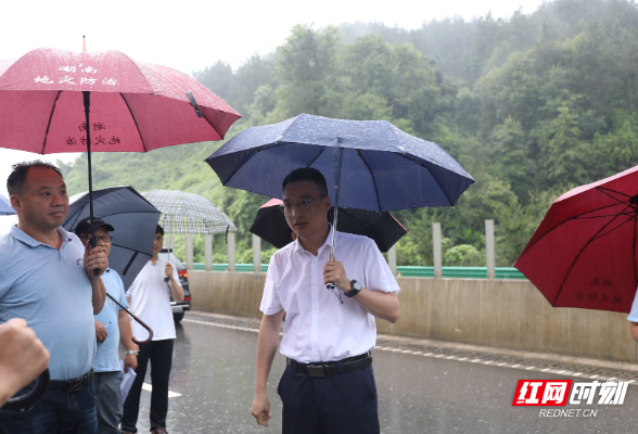 张桑高速突发山体滑坡  暂未发现人员伤亡