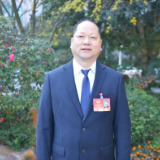 【委员专访】代名洪：发展中药材种植 赋能乡村振兴