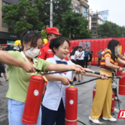 分秒必争！张家界泊富文化广场举行消防演练