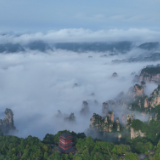 张家界：雨后武陵源 仙境天子山