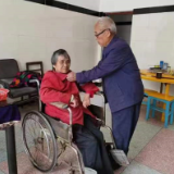 感动！张家界八旬退役老兵照料病妻26年