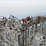 “猫冬”请来张家界｜张家界天门山景区：每天上万人登山赏雪