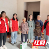 张家界市慈利县岩泊渡镇失马村：敬老传情 走访高龄老人