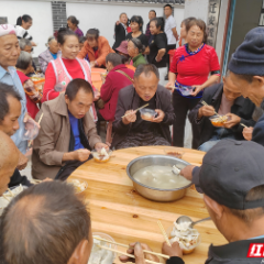 敬老爱老 武陵源区天子山街道泗南峪社区开展重阳节活动