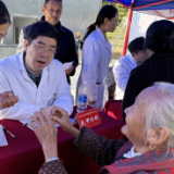张家界： 国家医疗队巡回医疗专家进乡村 “家门口”义诊暖民心